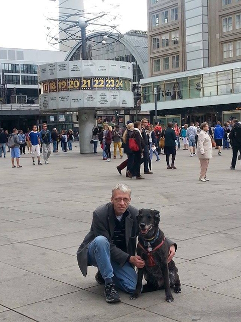 Mit Dusty am Alexanderplatz.