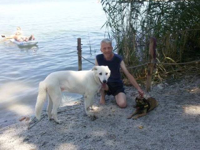 Mit Luna und Gasthund Rocky am Waginger See.